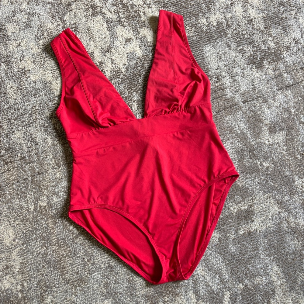 Andie | the Mykonos 1 piece plunge swimsuit in cherry red - Picture 8 of 16